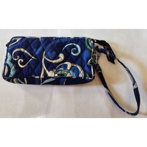 Vera Bradley Quilted Wristlet  Blue & Green Floral Pattern  Zipper Closure & Det - Picture 1 of 6